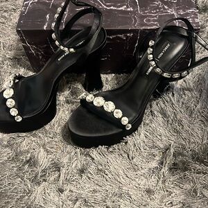 Platform sandal
New, never worn